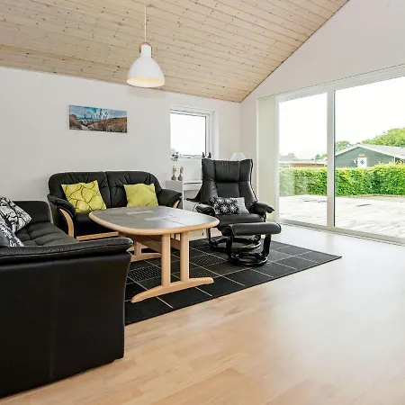 6 Person Holiday In Bjert Vakantiehuis Binderup Strand